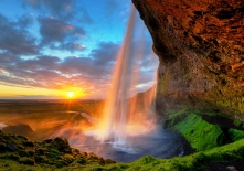 sunset_at_seljalandsfoss_waterfall